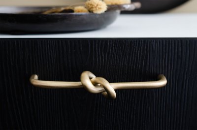Knot 128 Gebürsteter Messing Länglicher Möbelgriff