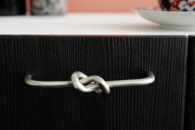 Knot 128 langer Möbelgriff, gebürsteter Edelstahl