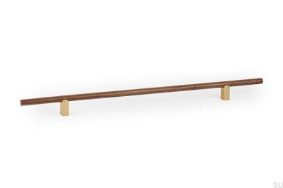 Kumo Wood 320, Nussbaumholz mit gebürstetem Messing-Möbelgriff
